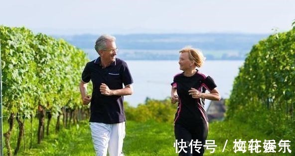 胆固醇|脸上有2个症状,说明血脂很高了,调理高血脂只要2招