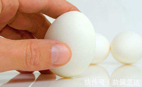 蛋壳|煮鸡蛋为什么总开裂,还粘壳掌握3个技巧,鸡蛋不开裂很好剥壳