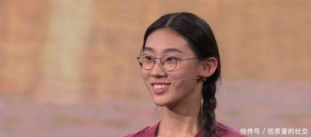 康震:武亦姝不怎么笑,深沉地看着你,过一会徐徐地吐出一句诗来