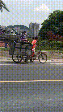 |搞笑GIF:现在修真界不好混了,只好靠修车来养活自己了