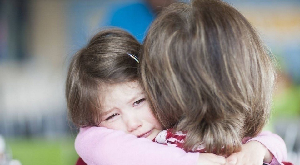 女儿|爸爸惹女儿生气了,女人不管多大都不好哄,简直比哄老婆还难
