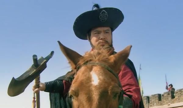 排名第十九的梁山好汉与秦明不分高下,面对关胜仅支撑十个回合