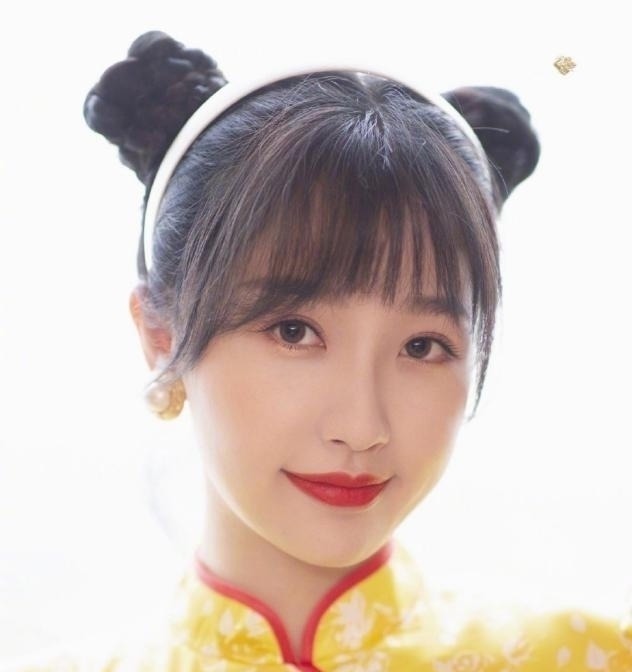 马尾辫 别再披头散发了,今秋流行这3种“扎发发型”,简单自然易上手