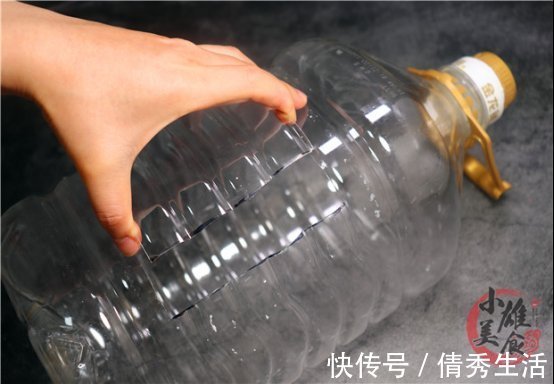 油桶|空油桶如何装鸡蛋,姑娘教我小妙招,没想到这么简单,太实用了