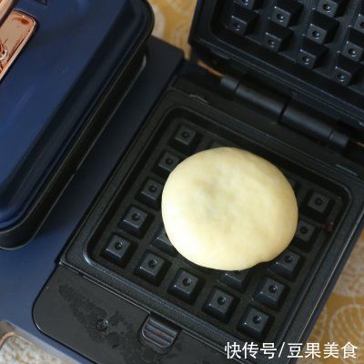 面团|#我为奥运出食力#发酵版紫米华夫饼