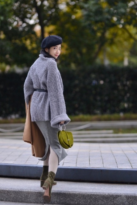 小姐姐 基础款毛衣怎么穿出高级感?看看这些保暖舒适的穿搭,精致洋气