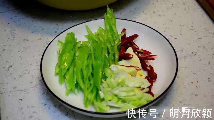 时机|炒土豆丝好不好吃，关键在于加醋的时机！这步做不对，难怪不好吃