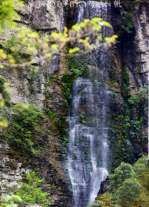 金佛山烛台峰，自驾才能领略的奇峰飞瀑，绝壁上惊现两大未解之谜