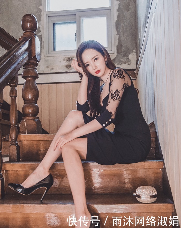 小姐姐|美女一身蕾丝拼接连衣裙,韵味十足!