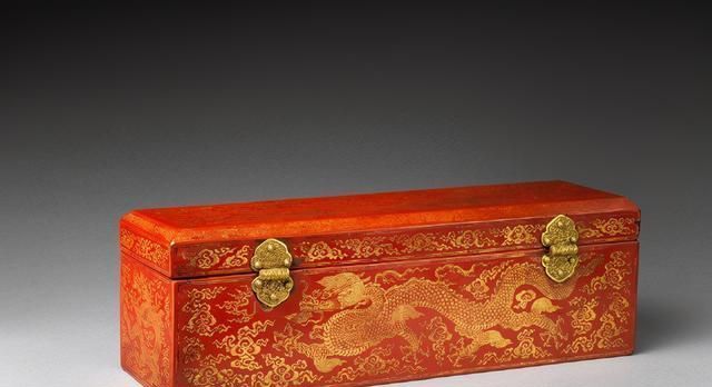 明永乐年间的古董经匣,红漆底戗金龙纹,属于皇室一级宝贝