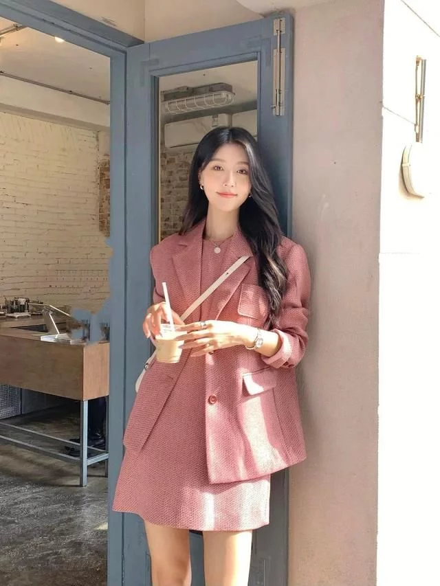 精致大气的女人:穿基础色和基础款衣服,轻松提升气质变得洋气15 精致大气的女人:穿基础色和基础款衣服,轻松提升气质变得洋气