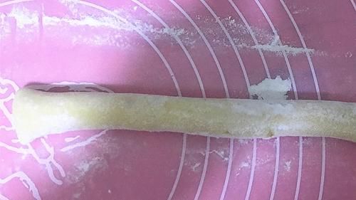 面条|第一次见山药的这种吃法，五分钟搓一盘，爽滑筋道，营养又好吃