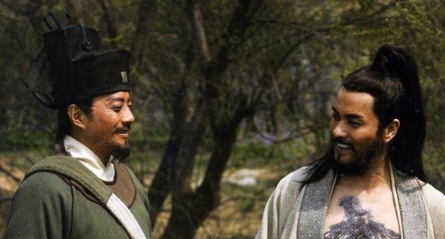 四大名著#晁盖不愿意传位给宋江,是因为心中已有人选,但是此人太过软弱!