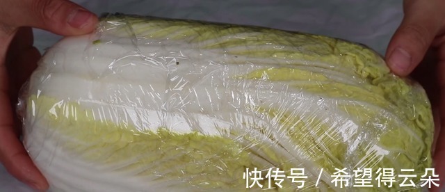 水分|白菜别放在冰箱保存，老菜农教我一个妙招，白菜新鲜水分多！