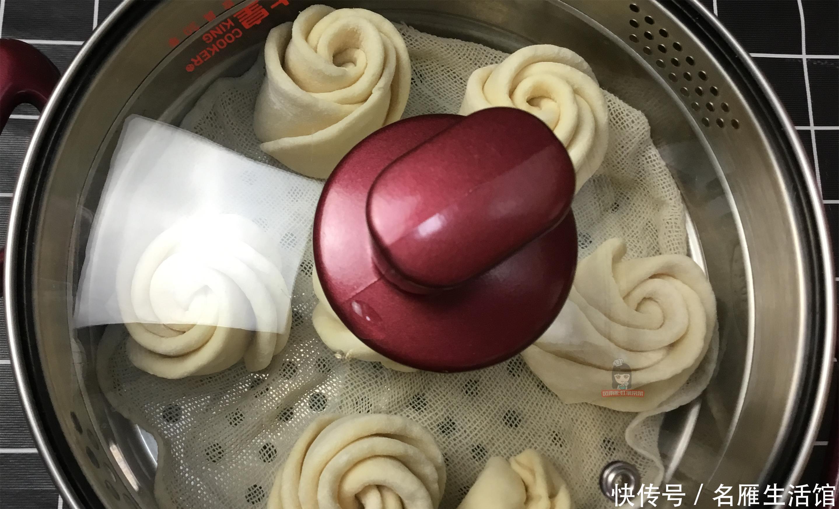 牛奶|奶香小花卷快速做法,一次醒发成型,香甜松软,孩子超爱吃