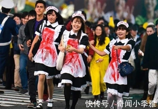 浓妆艳抹|日本街头的姑娘,浓妆艳抹,身上有一种“奇葩”的二次元感觉