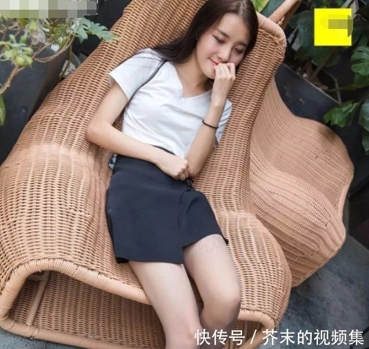 冲击力|街拍:时尚职业装小姐姐,漂亮长腿太有视觉冲击力,做壁纸最合适