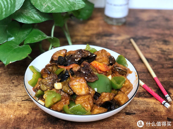 红烧肉|做红烧茄子，不要直接下锅炸，这样做，茄子外焦里嫩还不吸油