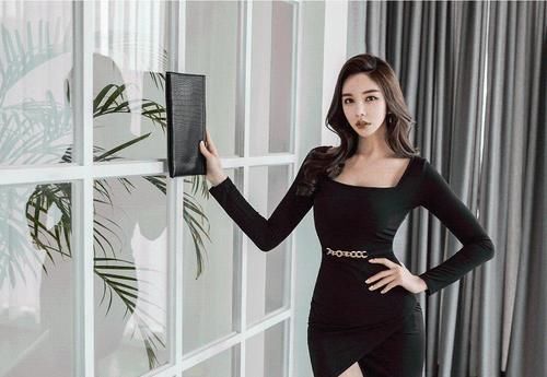 小姐姐 黑色连衣裙搭配黑色高跟鞋，优雅又不失女人味