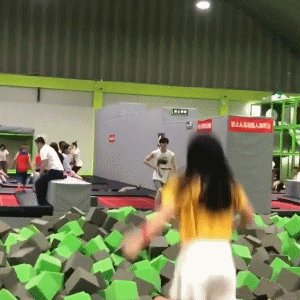 糖葫芦|小姐姐是梦见吃糖葫芦了吗?网友:口红都快给你吃完啦!