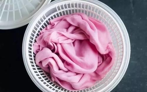 做法|洗衣服直接倒洗衣液错,告诉你正确做法,洗完比新衣服还新