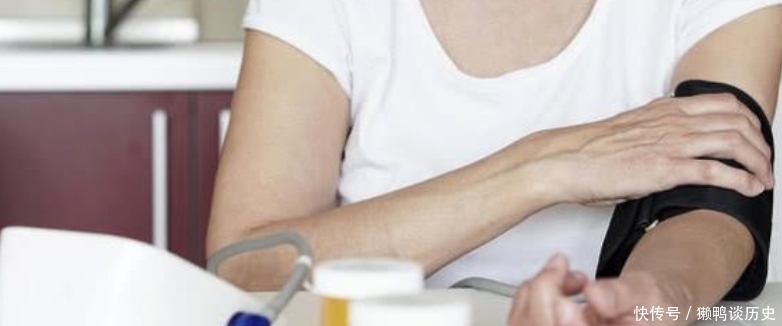 流鼻血|高血压“危险信号”:身上这些地方出现下面的症状?可能你的血压正在升高