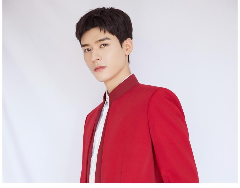 龔俊|中餐廳最新路透，龔俊徒手洗龍蝦，黃曉明看到后接下來的舉動(dòng)太暖心