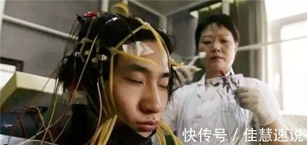 纪录片|从专家到过街老鼠,杨永信电击孕妇至流产是对教育的“高级侮辱”