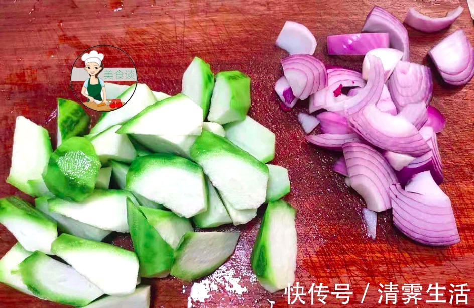 素菜|夏天此两样素菜一起炒,不放肉也很鲜美,清香爽口,吃一周都不腻