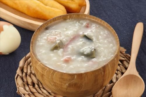 做皮蛋瘦肉粥，粤菜师傅教我2窍门，鲜美不腥，香浓绵滑，真好喝