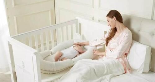 镜头|宝爸“左拥右抱”俩女儿睡午觉,镜头转到儿子后,宝妈立马急了