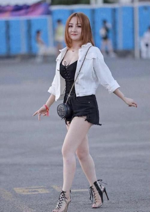 微胖美女该如何选择适合的打底衣呢？川妹子说出了自己的看法