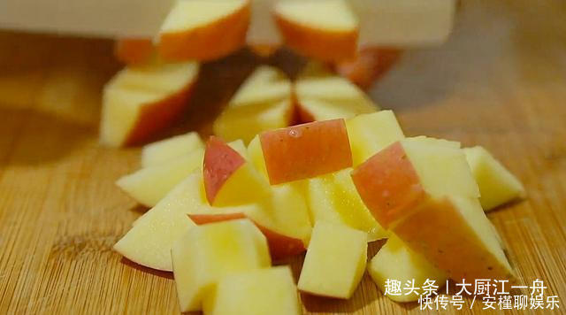  筷子|想吃绿豆糕不用买，摆摊阿姨教你在家做，筷子一搅，一次就能成功