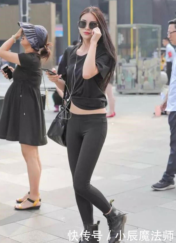 柔美娇俏的打底裤美女,潮流百搭很有型,优雅迷人