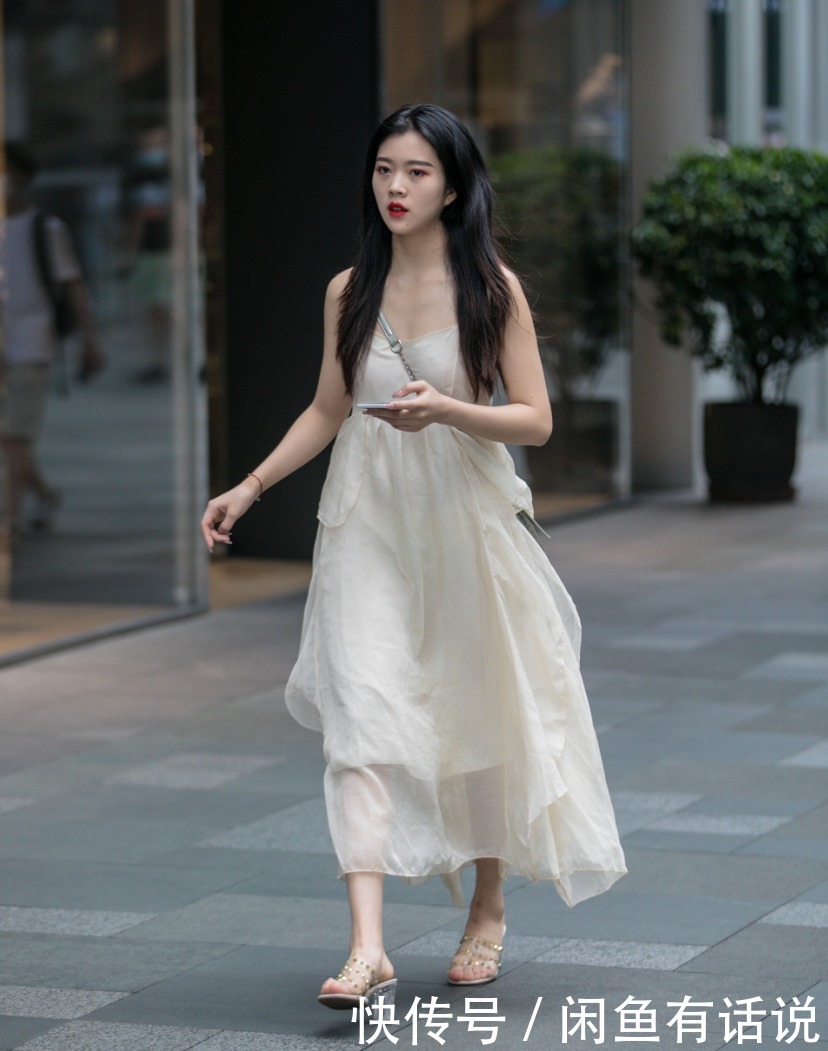 洋气|性感要讲究分寸感,现在流行的“半透裙”就刚刚好,洋气又显高级