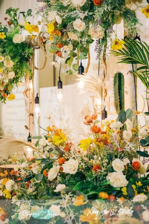 这场清新淡雅的现代简约风婚礼，一如初见你时的般纯粹自然