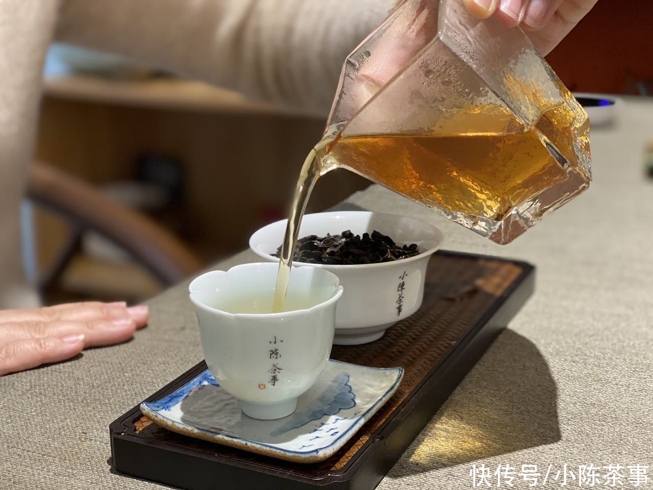  汤色都|白茶、岩茶、红茶、绿茶、普洱茶，可以根据茶汤汤色判断品质吗？