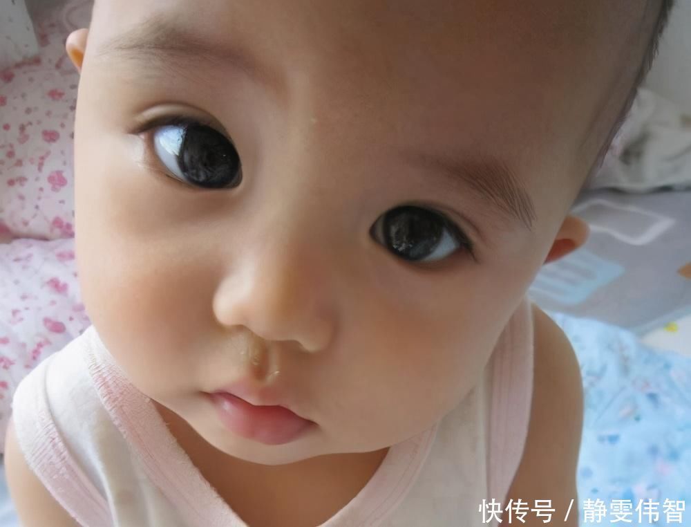隐性基因|为啥新生儿双眼皮迟迟“不上线”,这3原因是关键,有1种超无奈