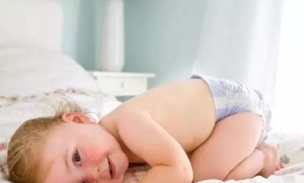 入睡|宝宝频繁夜醒?培养宝宝一个能力很关键,父母学会了孩子睡整夜