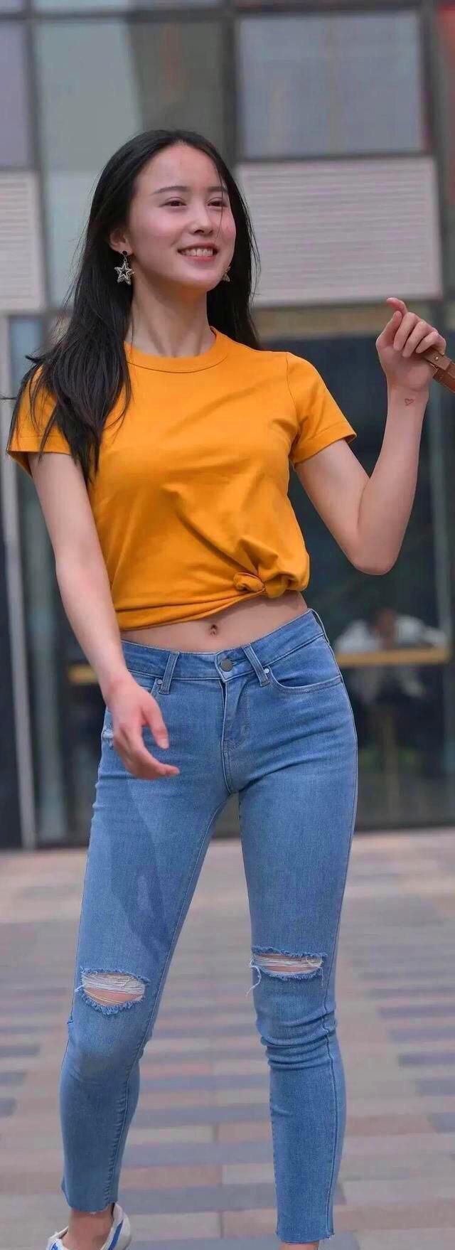 牛仔裤|橙色半袖搭配破洞牛仔裤, 甩头的那一刻, 我心动了!