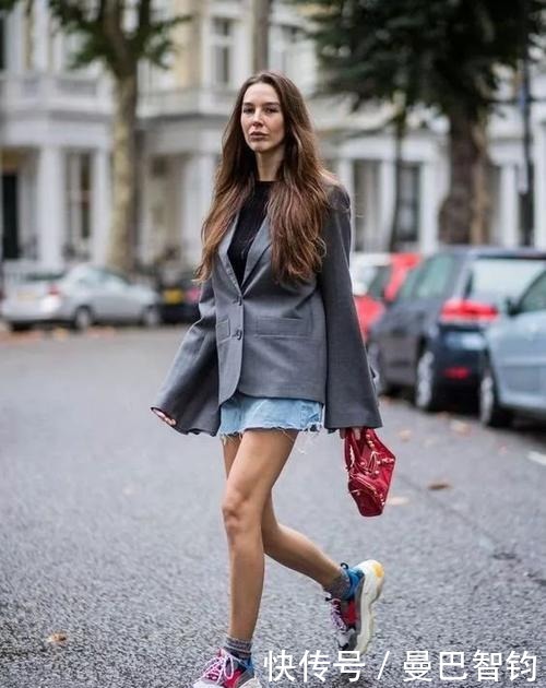 今年火了一种穿法叫“裙子+老爹鞋”,温柔舒适又减龄,照穿就美