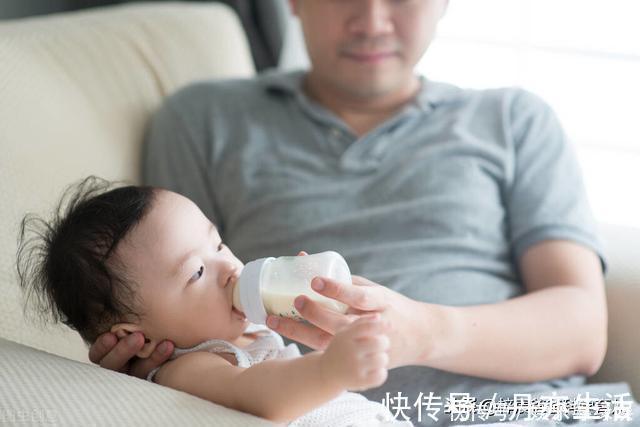 辅食|各月龄宝宝吃奶量不同，吃多吃少都不好，4个方法看宝宝是否吃饱