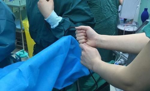 分娩|顺产遇上男护士“刮毛”,产妈想让丈夫来做,却遭医生一通痛批