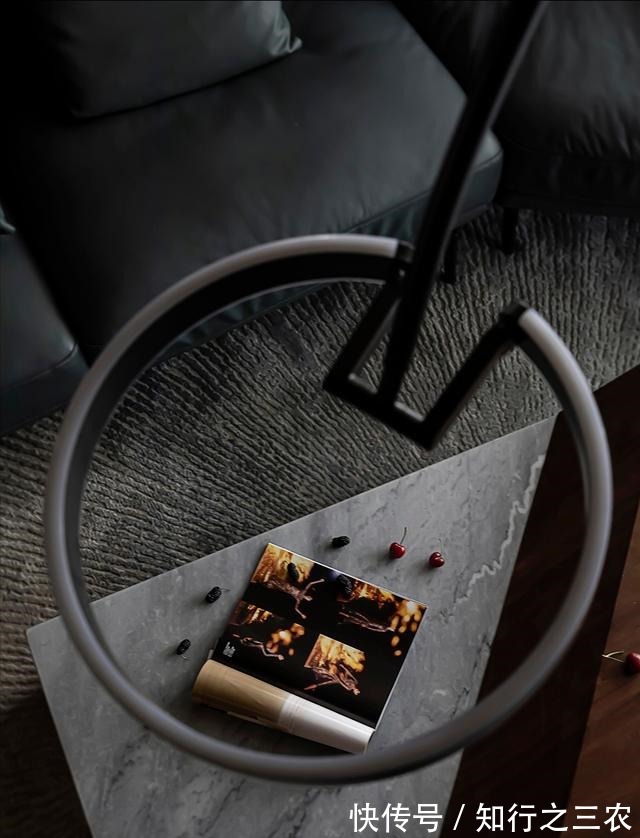 吊顶|139㎡工业风四室,三色拼木饰面+几何吊顶的趣味设计!