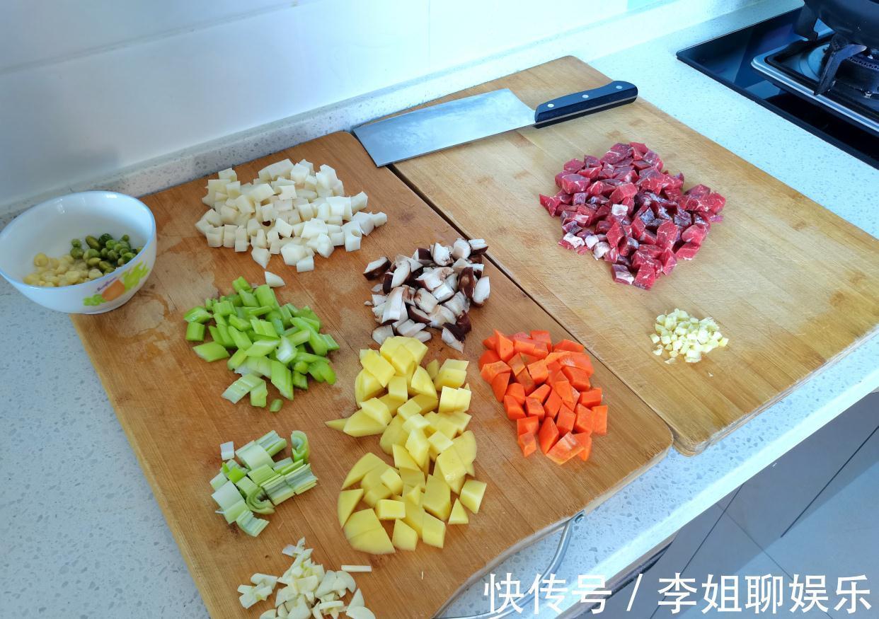 米饭试试这样吃，真的太香了，一次一盘不够吃，孩子超爱吃