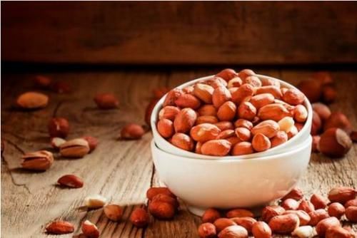 便秘|早晨起来空腹吃几粒花生米，三大好处不请自来，老人小孩多吃点