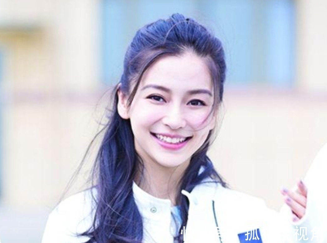 杨颖早期的演技,虽然有争议,还是比较自然的