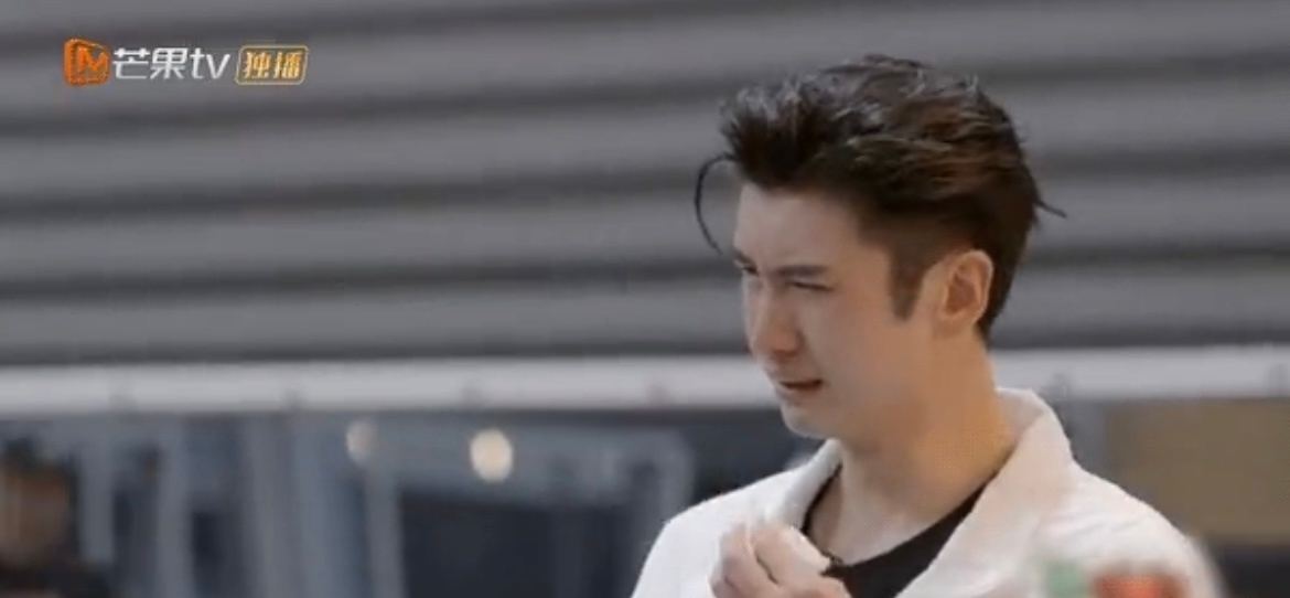 在《哥哥的下午茶》中,张云龙说没想到自己参加哥哥会哇哇大哭