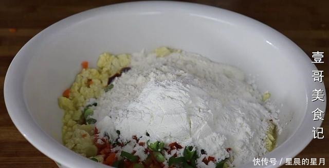 红烧|豆腐我家从不红烧,简单一压一搅,出锅太香了,上桌连汤汁都不剩