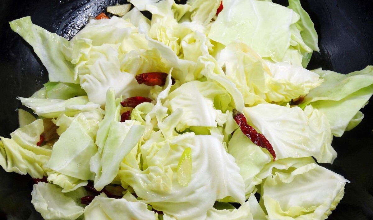 炒包菜，别再直接下锅了，牢记这1步，包菜更爽脆，颜色更翠绿